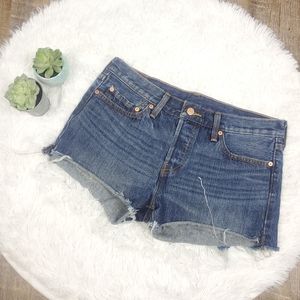Levis raw hem cut off shorts
